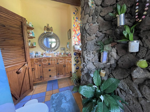Casa En Venta En Huertas La Joya, Estilo Campestre, Con 4 Recámaras