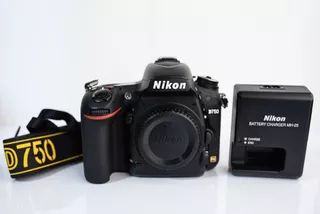 Remato Cámara Nikon D750 Con Cargador Y Bateria.