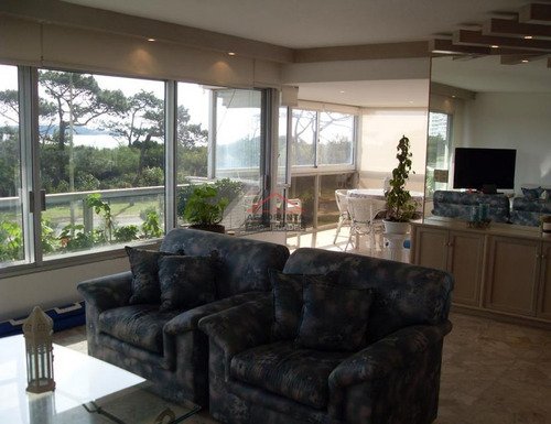 Excelente Apartamento Frente Al Mar En Mansa, Toma Apartamento Como Parte De Pago - Ref: 5261