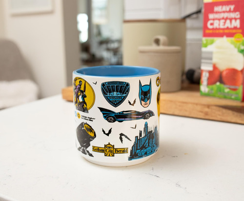 Caneca Dc Comics Batman Allover Print 380 Ml Em Cerâmica