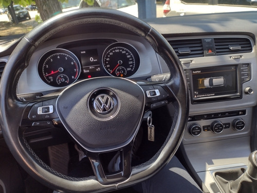Imagen 4 de 8 de Volkswagen Golf 2016 1.4 Comfortline Tsi