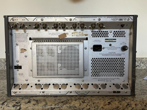 Monitor De Tubo Tektronix Modelo 652a (Usado)