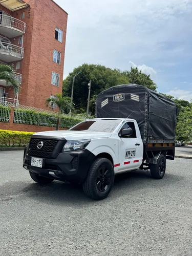 Nissan Frontier Estacas Modelo 2022