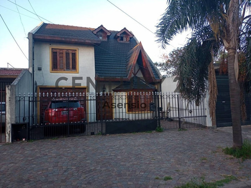 Imagen 3 de 26 de Casa Quinta Venta 8 Ambientes Isidro Casanova Centro