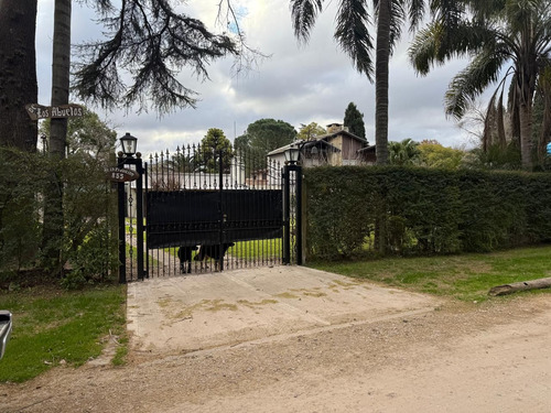 Venta Casa Con Parque Pileta, Parque Leloir, Ituzaingo.