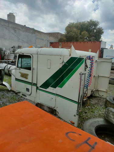 Imagen 2 de 6 de Freightliner Fld 120 Año 2002 Cabina