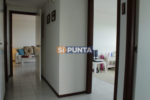 Imagen 12 de 30 de Apartamento En Venta Con Vista Al Mar De Tres Dormitorios - Oportunidad