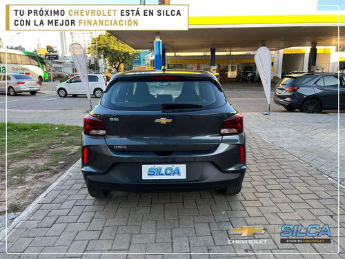 Imagen 6 de 19 de Chevrolet Onix Ls 1.0 2024 Gris Oscuro 0km