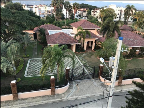 Te Vendo Hermosa Villa En Santiago 