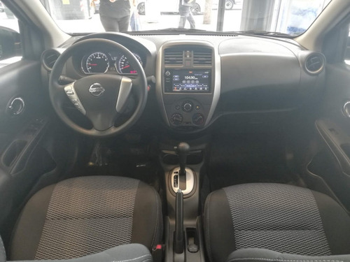Nissan Versa V-drive Automático