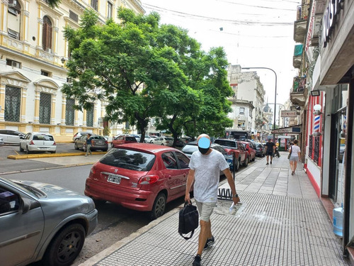 Imagen 3 de 12 de Congreso Frente Al Departamento Central De Policia, Local De 68 M2 En Una Sola Planta, Con Renta