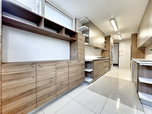 Departamento En Venta De 4 Dorm. En Lo Barnechea