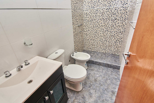 Ph A Estrenar En Venta Listo Para Escriturar!! En Remedios De Escalada, Lanús