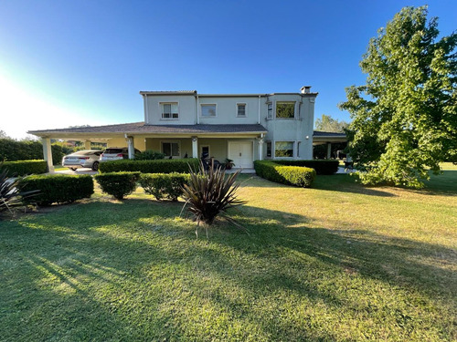 Venta De Espectacular Casa En Chacras Del Molino