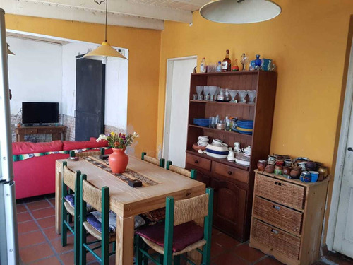 Casa En Venta De 3 Dormitorios Con Verde Y Cochera En La Pla