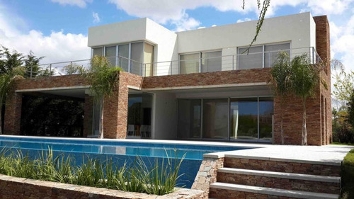 Casa En Venta Con Renta En El Barrio Santa Barbara