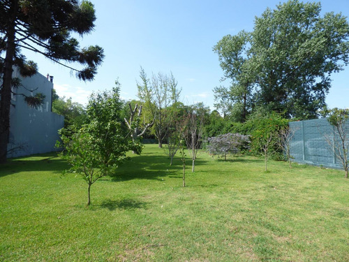 Casa En Venta City Bell Calle 24 E/ 476 Y 477 - Dacal Bienes Raices