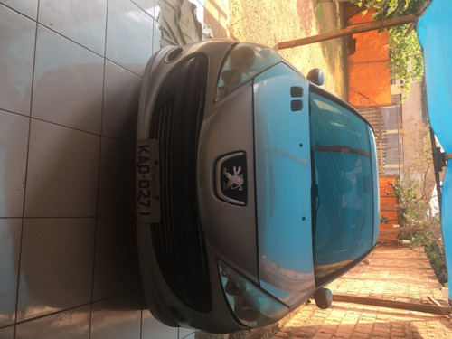 Imagem 2 de 2 de Peugeot 207 16v Sw Prata 2008/09 Detalhe: Batido