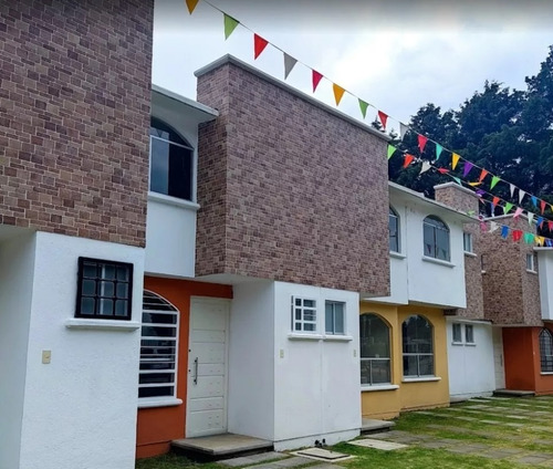 Linda Y Cómoda Casa Oportunidad San Bartolomé Tlaltelulco Metepec Edo De México México Gj-rl A