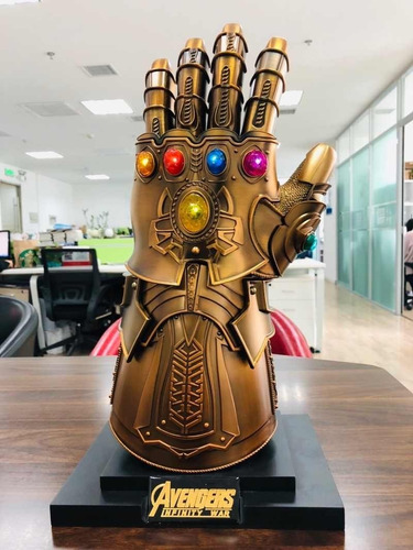 Imagem 2 de 10 de Luva Thanos Infinity Gauntlet Os Vingadores Tamanho Real
