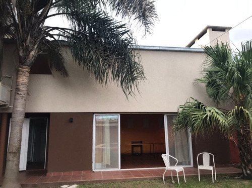 Imagen 2 de 9 de Casa Con Jardín Y Pileta