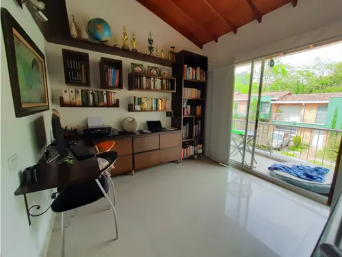 Compra Esta Hermosa Casa Unifamiliar En Super Ubicacion