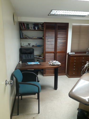Imagen 5 de 10 de Se Vende Consultorio Odontológico
