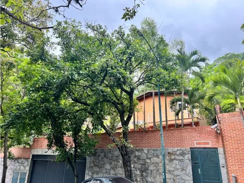 Venta Casa En Chuao 5h/ 5b/3p