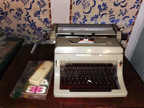 Antigua Maquina De Escribir Olivetti