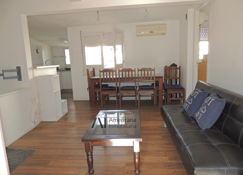 Imagen 10 de 14 de Venta Casa En Pocitos. Fondo Con Parrillero Garage, Terraza Al Frente.