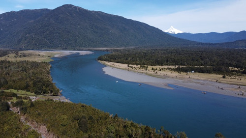 Maravillosa Parcela A Orilla Del Río Yelcho, Patagonia.