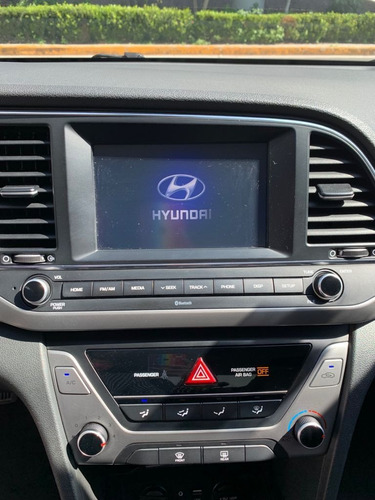 Imagen 4 de 14 de Hyundai Elantra 2018 2.0 Gls Premium At