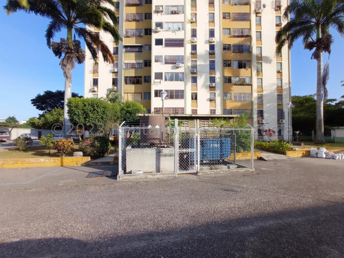 Imagen 23 de 30 de Moderno Y Remodelado Apartamento En Venta Con Conexión A Planta Electrica En El Este De Barquisimeto Lp 245899