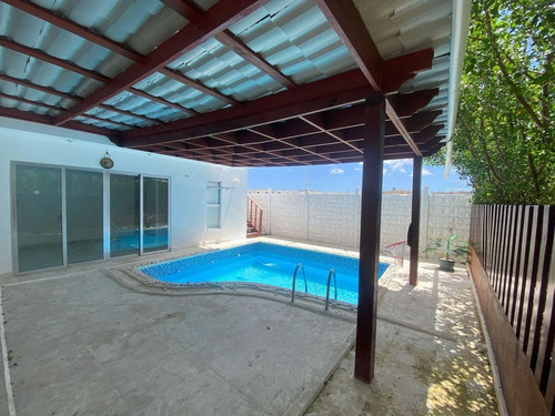 Casa En Venta En Residencial Primaveral 2 Bávaro, 255m2