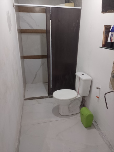 2 Quartos,2 Banheiro, Área Com Pequena Picina E Churrasqueir