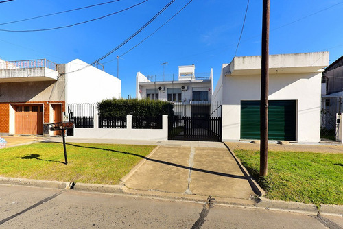 Venta Casa 4 Amb.(amplios) Wilde,avellaneda Patio