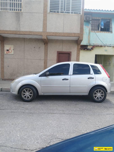 Imagen 3 de 5 de Ford Fiesta Max Automatico