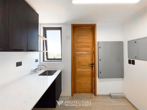 Moderna Y Espaciosa Casa Con Piscina, Jardín Y Quincho