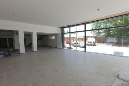 Alquiler Local Comercial En Av. Alem 600