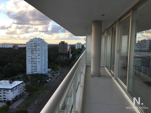 Departamento En Venta De 2 Dormitorios En Edificio Bellagio, Punta Del Este 