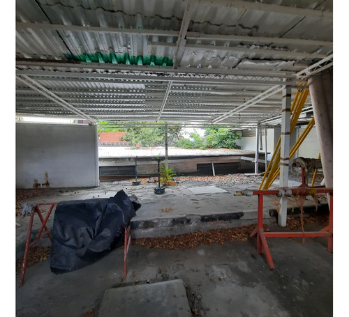 Se Alquila Casa Comercial En La Carlota Para Remodelar