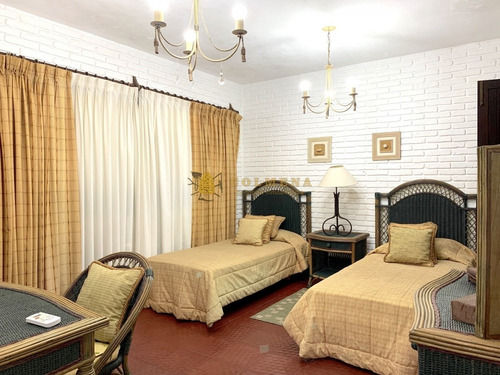 Excelente Residencia De 5 Dormitorios-ref:4553
