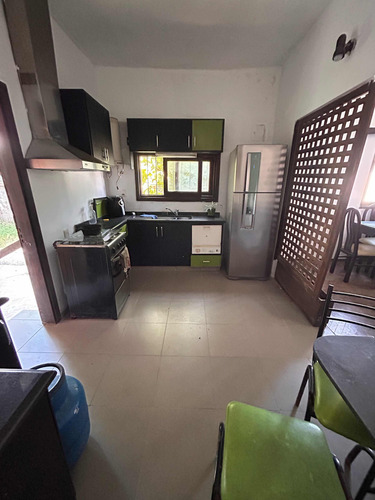 Hermosa Casa Con Apto Al Fondo Y Galpón.