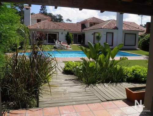 Hermosa Vista Y Comodos Espacios En El Gran Casa En San Rafael
