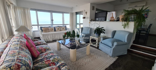 Apartamento En Venta Con Excelente Vista Al Mar, Primera Línea- Ref: 4481