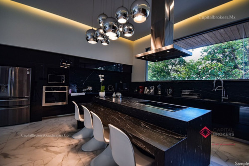 Casa En Venta De Lujo Con Alberca Colinas De San Javier