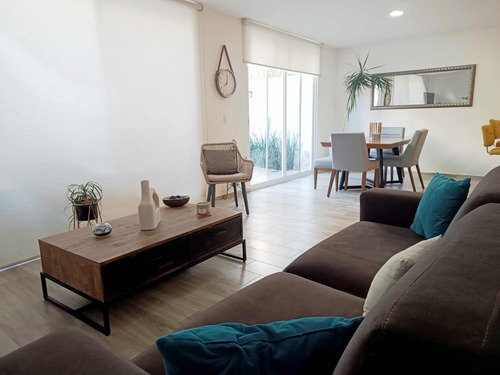 Reestrena Casa Súper Amplia Y Con Excelente Distribución