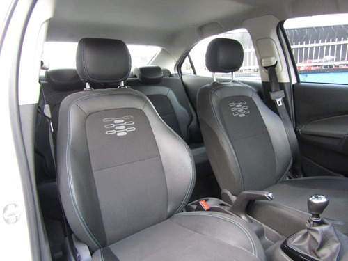 Imagen 12 de 15 de Chevrolet Onix 2020 1.4