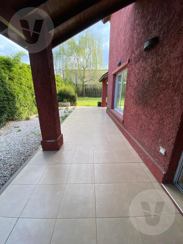 Casa En Venta Con Renta - Barrio Brickland, Canning