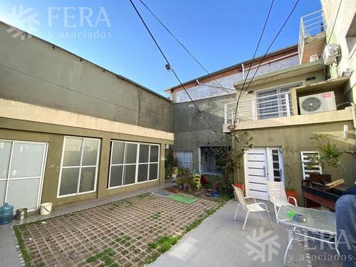 Imagen 4 de 23 de Venta De Galpón, 3 Departamentos, Local Y Espacio Guardacoches En Quilmes Oeste